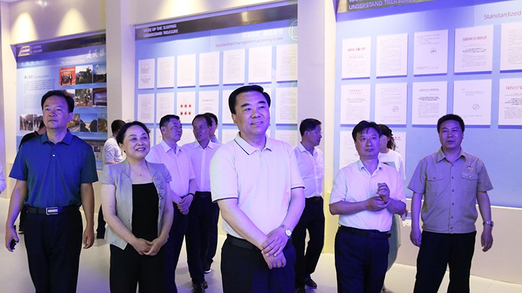 省委常委、省委統(tǒng)戰(zhàn)部部長馬廷禮蒞臨金徽股份調(diào)研