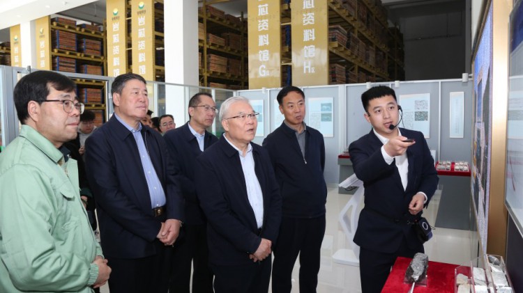 全國政協(xié)常委、省政協(xié)副主席尚勛武蒞臨金徽股份調(diào)研綠色礦山建設(shè)工作